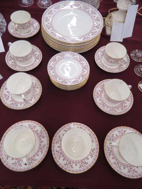 32pcs. Royal Crown Derby "Brittany" China,: service for 8, inculdes 8 dinner plates, 8 bread plates, 8 cups and 8 saucers.