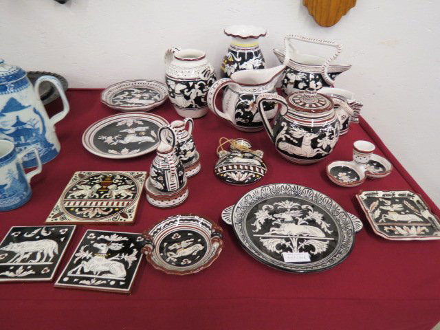 17 pcs. Deruta Italian Pottery,: pitchers, teapot, trivets, oil and vinegar, plates, wall pocket and more, excellent...Deruta ceramics are a milestone in the history of Italian pottery and probably the most popular among traditional