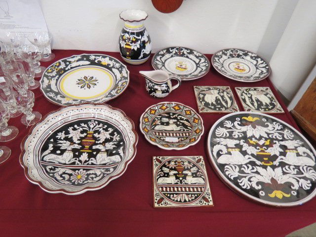 11 pcs. Deruta Italian Pottery,: serving bowl, charger, pitcher, vase, trivets and more excellent..Deruta ceramics are a milestone in the history of Italian pottery and probably the most popular among traditional Italian ceramics.The