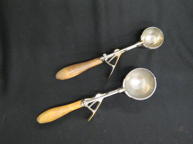 2 Gilcrest Antique Ice Cream Scoops. (1 of 3)