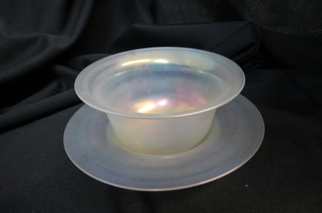 Steuben Verre de Soie Art Glass Bowl (1 of 2)