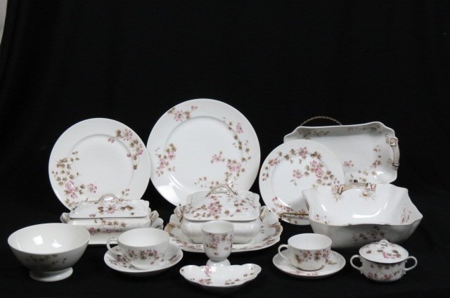 131 pcs. Haviland Limoges Dinner Service, (1 of 7)