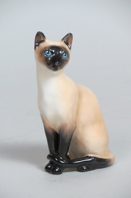 Royal Doulton Figurine of a Siamese Cat,: HN #2655, 5.25", excellent.
