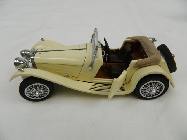 1938 Jaguar SS-100 1:24 Franklin Mint Models: Franklin Mint Precision Models This die cast up for auction is in great condition except for sticker residue on bottom. The steering wheel turns the front wheels of the model car. The hoods and doors 