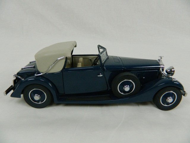 1934 Danbury Mint Hispano Suiza J12 1:24: Danbury Mint 1934 Hispano Suiza J12. 1:24 Scale in Great Condition. Hood and Doors Open. Steering Wheel Turns Tires.