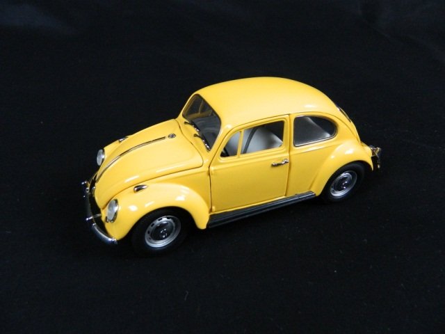 Franklin Mint 1967 Volkswagon Beetle 1:24: Franklin Mint Precision Models -Great Condition! -Hood, Trunk and Doors Open -Steering Wheel Turns Front Wheels -Has Original Tag -Crafted in China -No box,Styrofoam, or certificate is included.