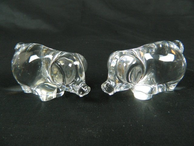 Pair of Villeroy & Boch Glass Pigs/Hand Coolers: Each pig is in great condition! The pig is about 3.25 inches long, 1.50 inches wide, and 1.50 inches tall.