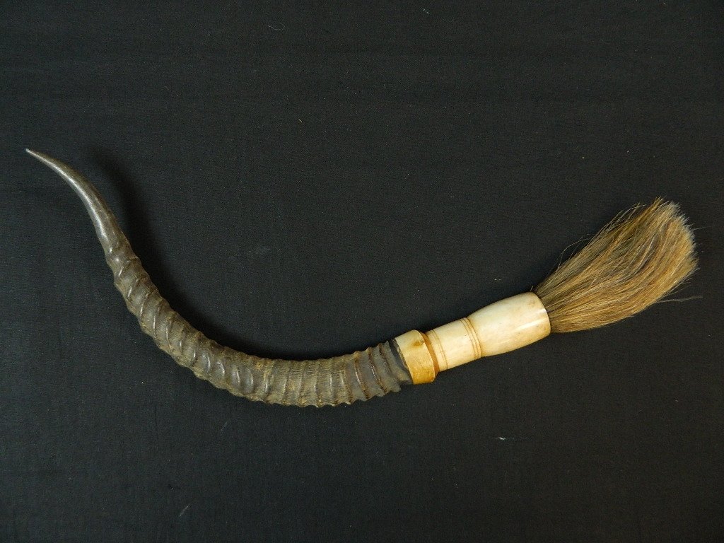 Vintage Chinese Calligraphy Horn Handle Brush: Up for auction is a vintage chinese calligraphy brush in great condition! The handle is made from bone and horn. The piece measures about 16 inches long along the curve.