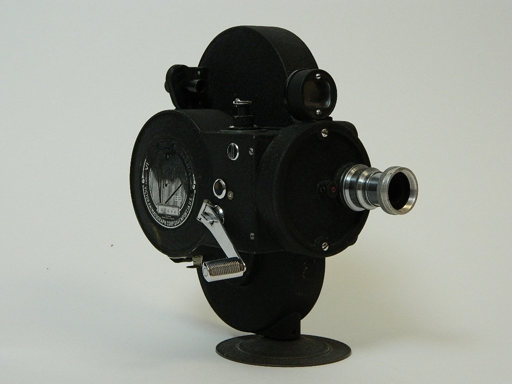 Victor Animatograph Corp. Cine' Movie Camera: Up for auction is a unique Victor Cine' Movie Camera From the Victor Animatograph Corp. in Davenport, IA. This is a very nice vintage piece.