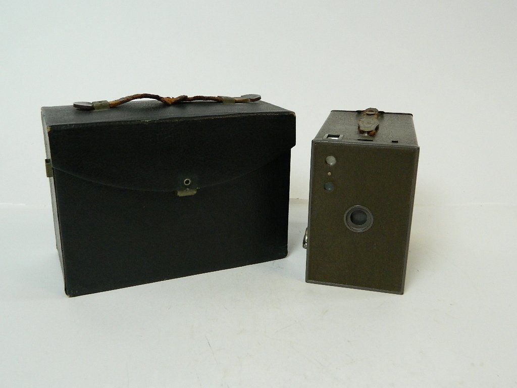 Vintage Kodak 2-A Brownie Box Camera: This auction lot is a Kodak 2-A Brownie Box Model C (Brown). These were made from about 1907 to 1933. Comes with original box.