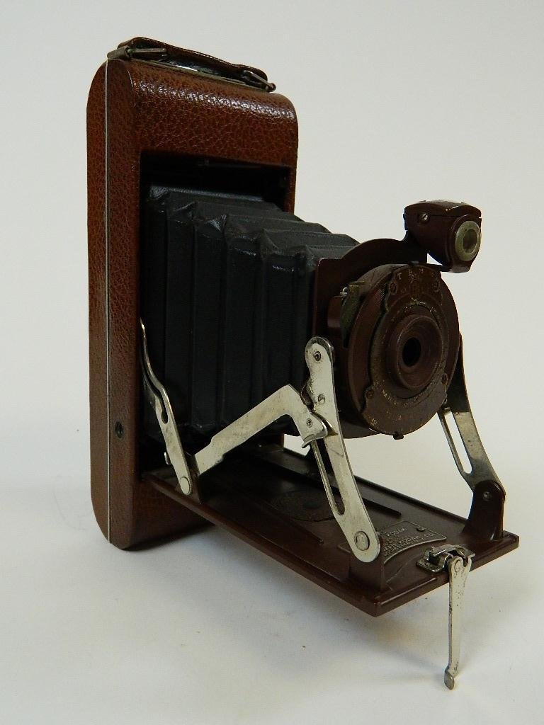 Kodak No.1A Series II Camera with Carrying Case: This auction item is a Kodak 1-A Pocket Series II Brown camera with matching case and original box. circa. 1928 to 1932