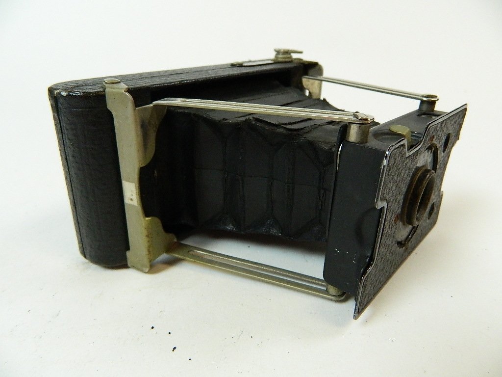 Vintage Ansco Vest Pocket No.1 Folding Camera: Up for auction is an Ansco Vest Pocket No. 1 Folding Camera from 1915-1919.
