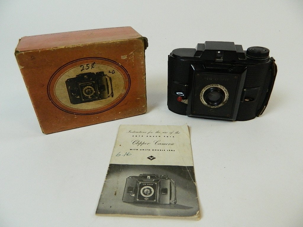 Vintage Agfa Ansco Clipper PD-16 Camera w/ Box: Up for auction is an Agfa Ansco Clipper PD-16 Camera from 1940 to 1950. The camera comes in its originial box with the instruction booklet.