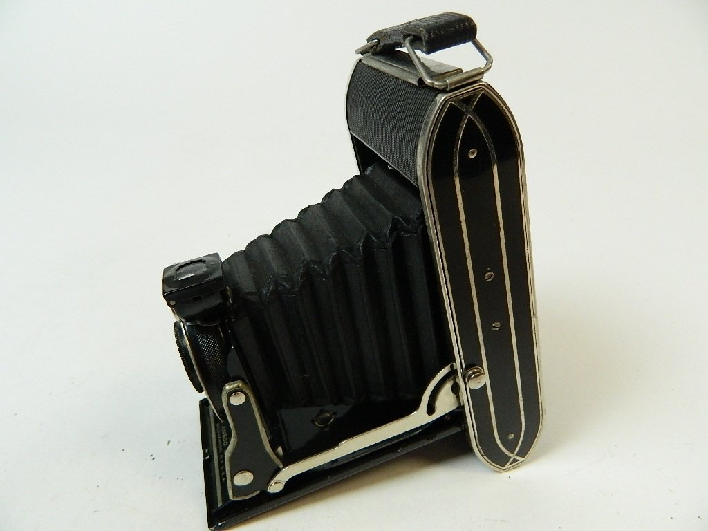 Vintage Agfa Ansco Corp. PB-20 Plenax Camera: Up for auction is an Agfa Ansco Corp. PB-20 Plenax Camera From 1935. The camera Uses PB 20 Agfa Film. Camera has Art Deco sides.