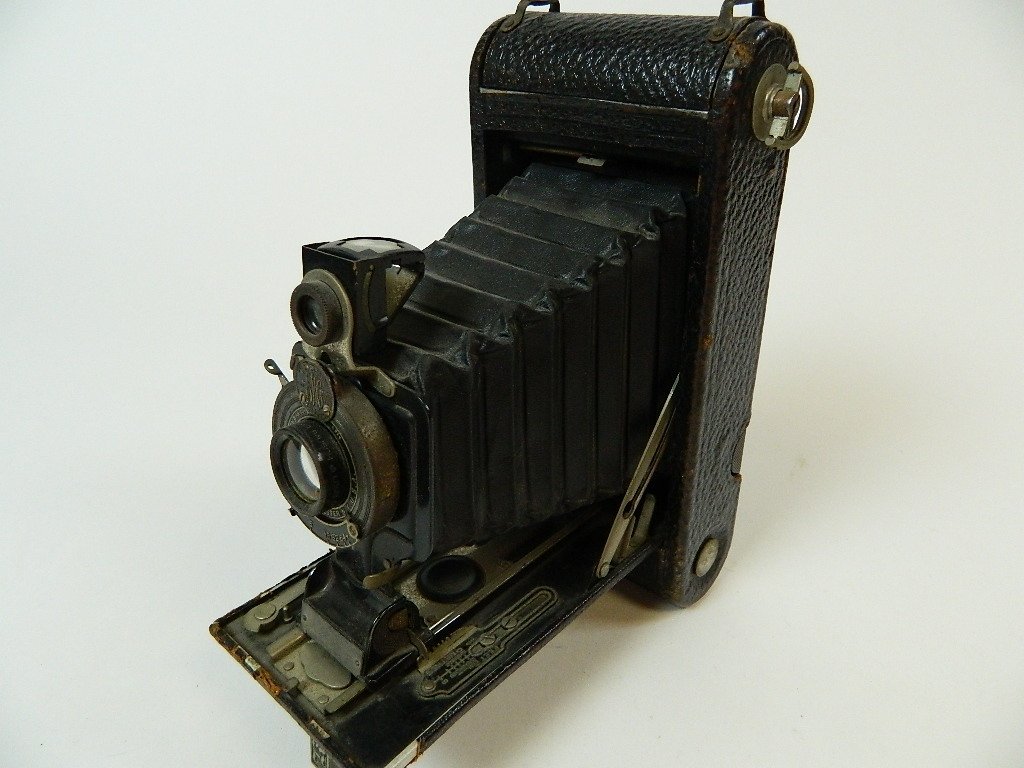 Vintage Kodak No.3 Folding Brownie Model A Camera: This auction item is a Kodak No. 3 Folding Brownie Model-A Camera. These were produced From 1912 through 1915. The case is scuffed and worn.