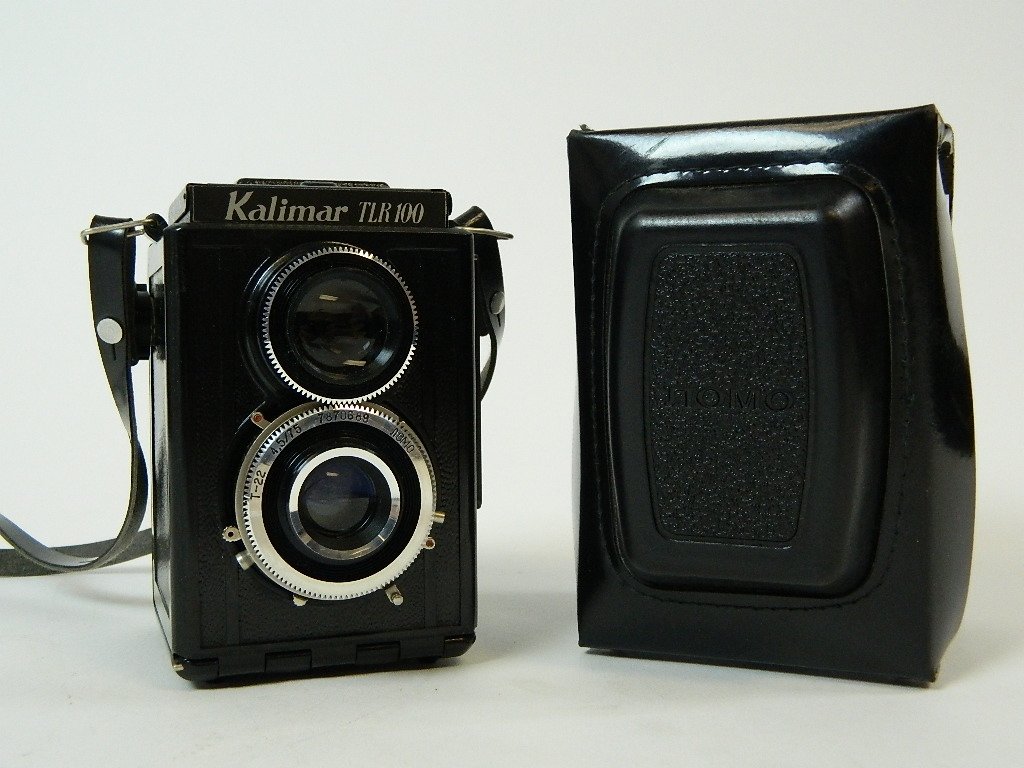 Vintage Kalimar TLR-100 Camera w/ Original Case: Up for auction is a Kalimar TLR-100 Camera made in Gomz Factory USSR. Copy of the Voigtlander Brilliant from 1933.