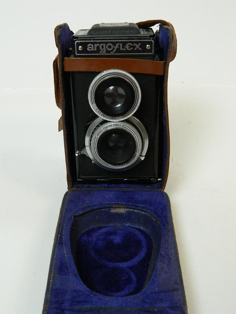 Argus Argoflex Camera W/ Leather Carrying Case: Argus Argoflex Camera in Original leather carrying case.