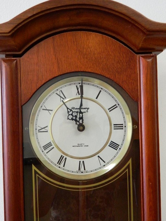 Strausbourg Manor Quartz Westminster Wall Clock Lot 144