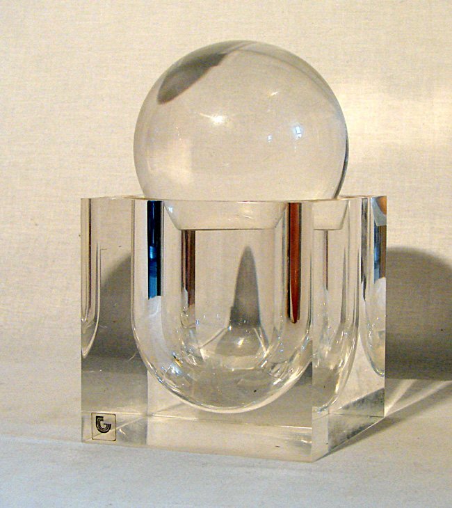 Plexi box Harvey Guzzini, 1970 ca.: Plexiglass box. Marked. Scatola in plexiglass. Etichetta originale. Dimensions: h 19 x 11 x 11 cm