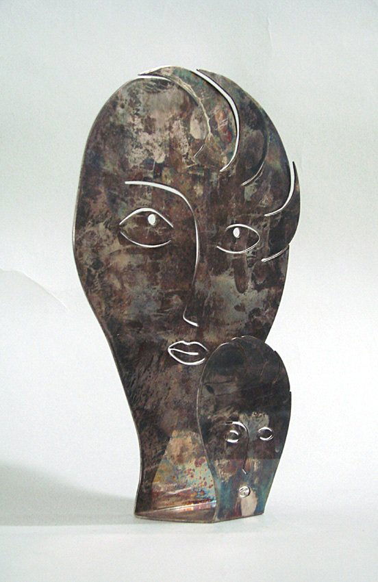 Sculpture Mother and child Gio Ponti, Argenteria Sabatt: Gio Ponti Sculpture. 'Mother and child', designed in 1978. H. 26.8 cm. Made by Sabattini, Milan. Silver-plated brass. Marked: SABATTINI ITALY DESIGN GIO PONTI 1978. Scultura in metallo argentato e tra