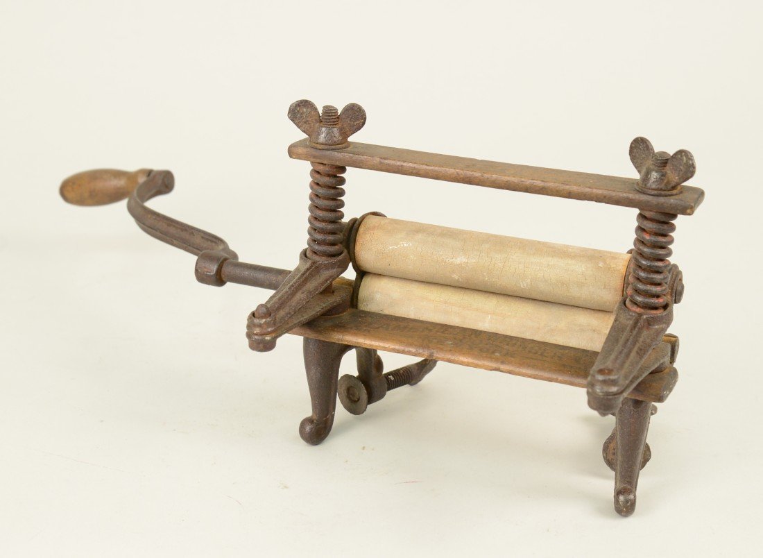 WASHTUB WRINGER SALESMAN'S SAMPLE, American Wringer, Ne: WASHTUB WRINGER SALESMAN'S SAMPLE, American Wringer, New York, makers; height: 7 1/2 inches