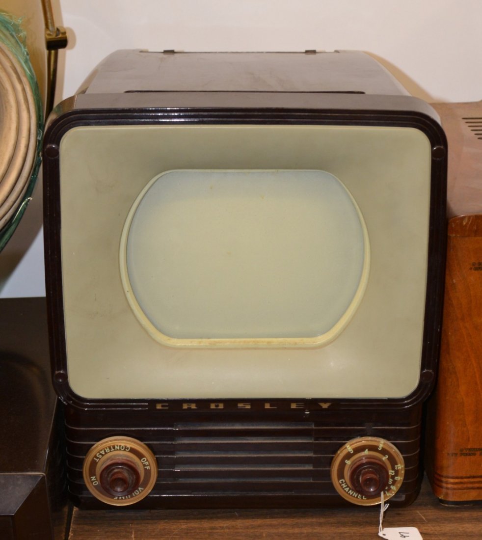 CROSLEY BAKELITE TELEVISION, model 10-401: CROSLEY BAKELITE TELEVISION, model 10-401