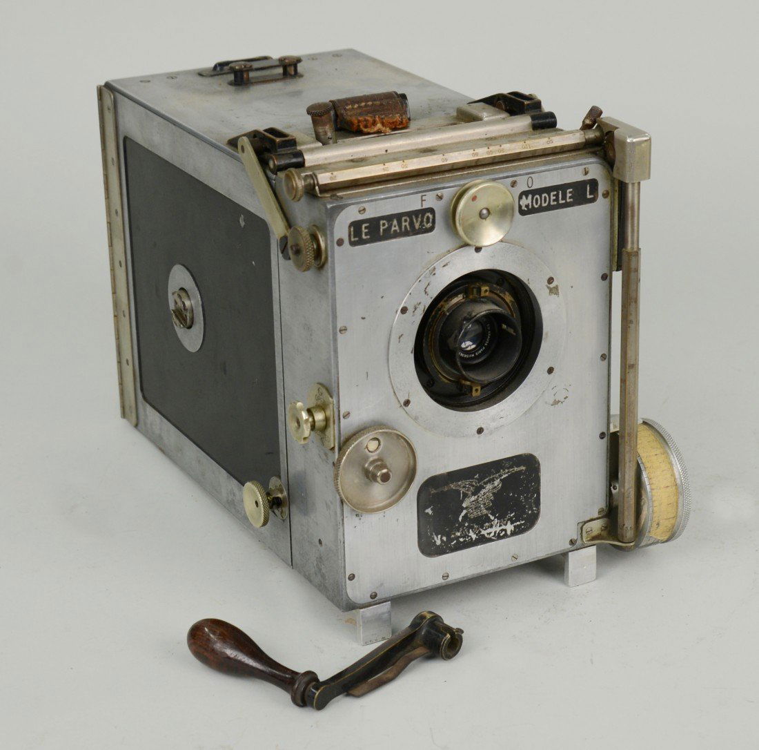 DEBROE LE PARVO MODELE L MOVIE CAMERA; hand cranked in: DEBROE LE PARVO MODELE L MOVIE CAMERA; hand cranked in aluminum body