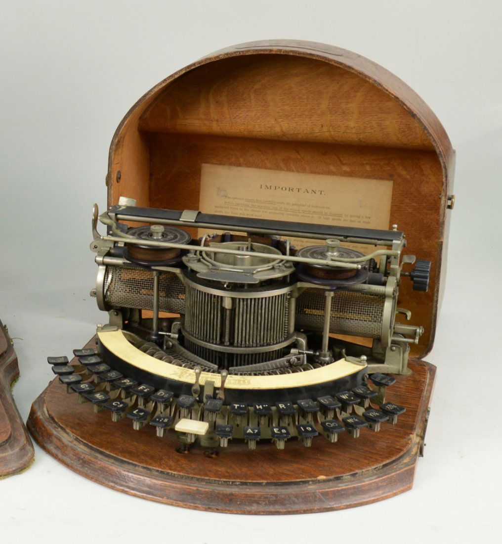 HAMMOND IDEAL #12 TYPEWRITER, model #53525; in oak cas: HAMMOND IDEAL #12 TYPEWRITER, model #53525; in oak case