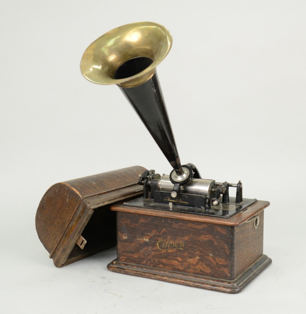 THOMAS EDISON CYLINDER PHONOGRAPH IN OAK CASE: THOMAS EDISON CYLINDER PHONOGRAPH IN OAK CASE