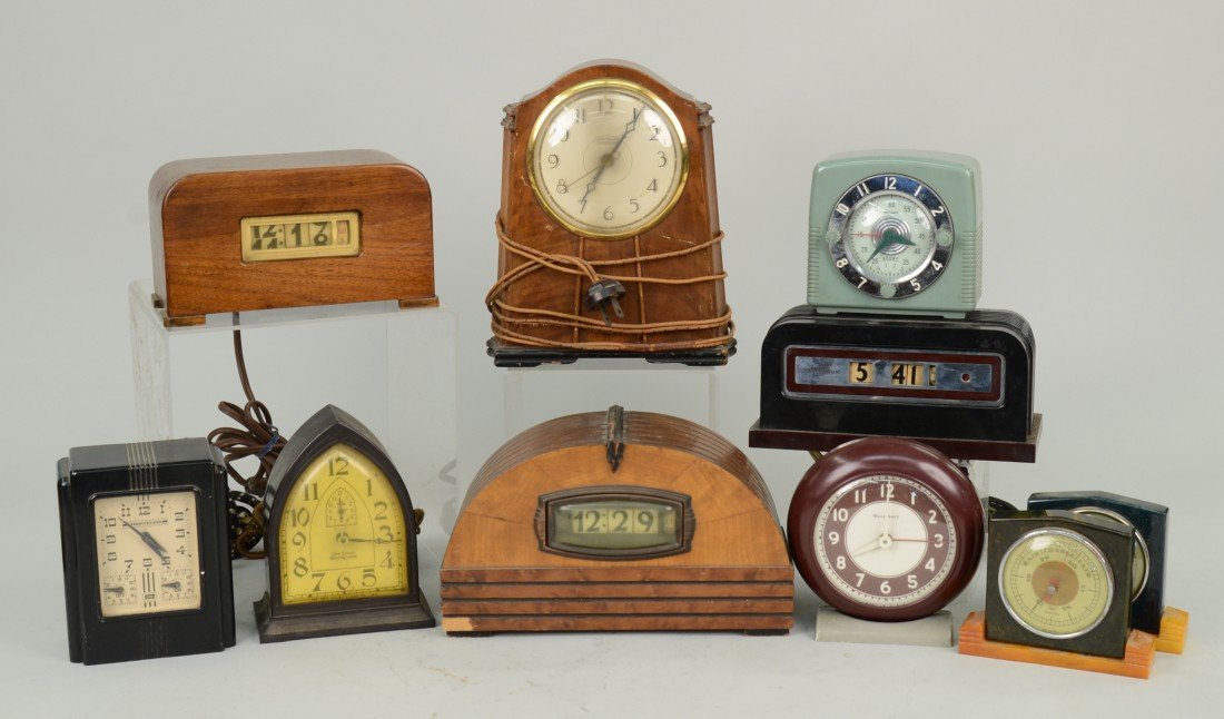 COLLECTION OF ELECTRIC AND OTHER TABLE CLOCKS: COLLECTION OF ELECTRIC AND OTHER TABLE CLOCKS
