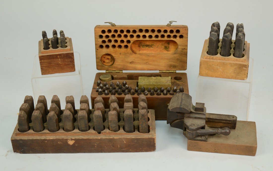 BOX LOT OF PRINTING BITS AND RELATED TOOLS: BOX LOT OF PRINTING BITS AND RELATED TOOLS