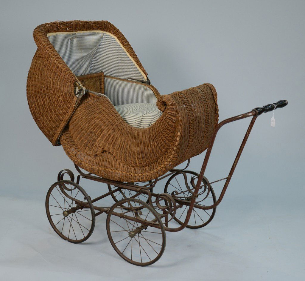 VICTORIAN WICKER PRAM: VICTORIAN WICKER PRAM