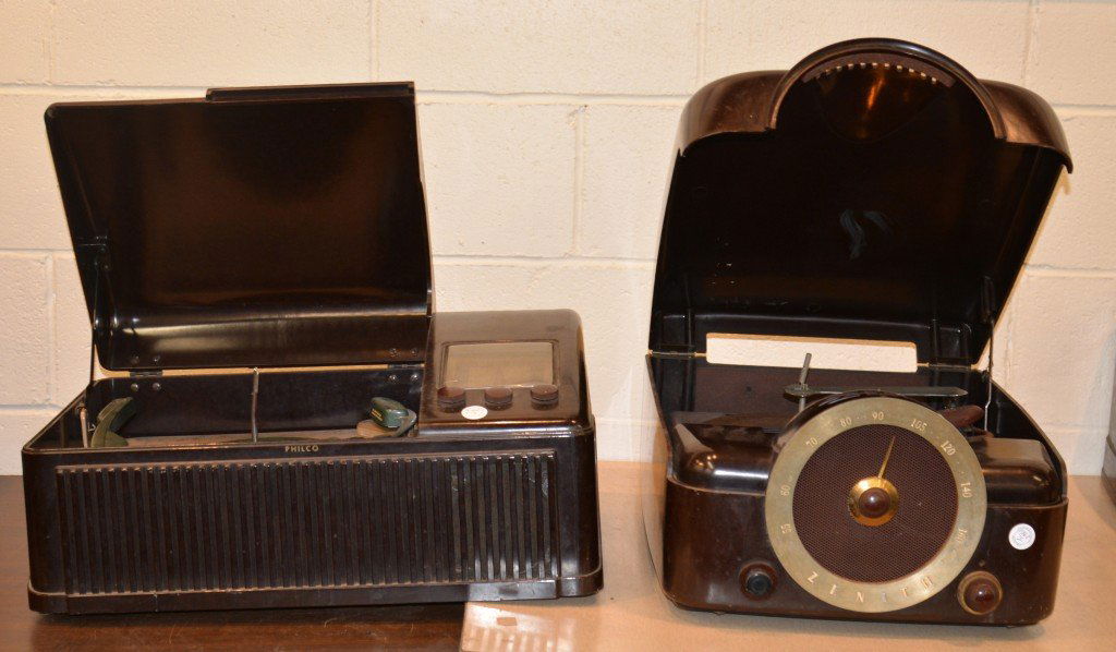 TWO BAKELITE ELECTRIC PHONOGRAPHS, including Philco mod: TWO BAKELITE ELECTRIC PHONOGRAPHS, including Philco model and a Zenith Cobra-matic