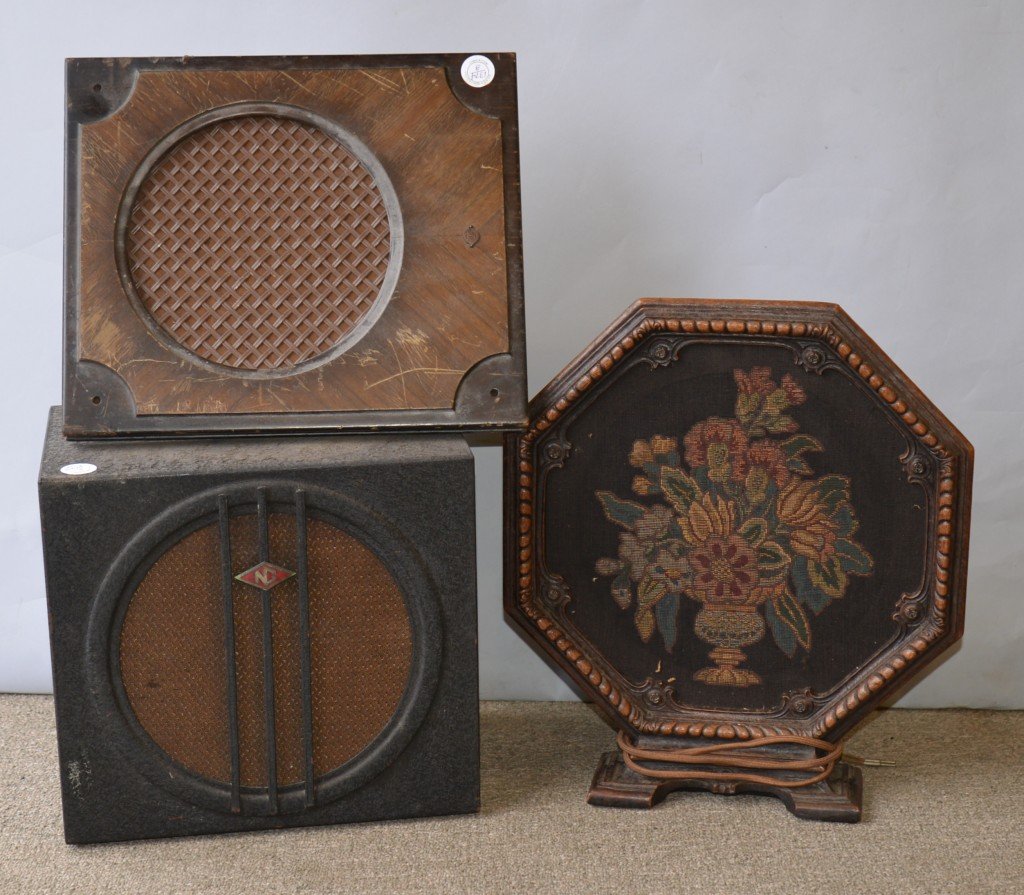 GROUP OF THREE ELECTRIC RADIO SPEAKERS, including an RC: GROUP OF THREE ELECTRIC RADIO SPEAKERS, including an RCA Victor, RCA 103 and NC