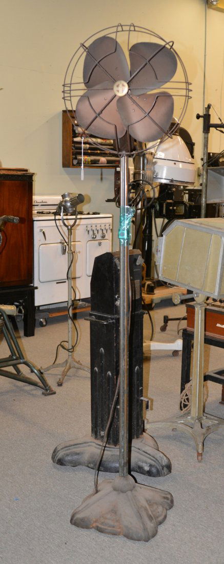 WESTINGHOUSE ART DECO METAL FLOOR FAN, with cast iron b: WESTINGHOUSE ART DECO METAL FLOOR FAN, with cast iron base; with adjustable height and speed; diameter: 17 inches; height: 72 inches