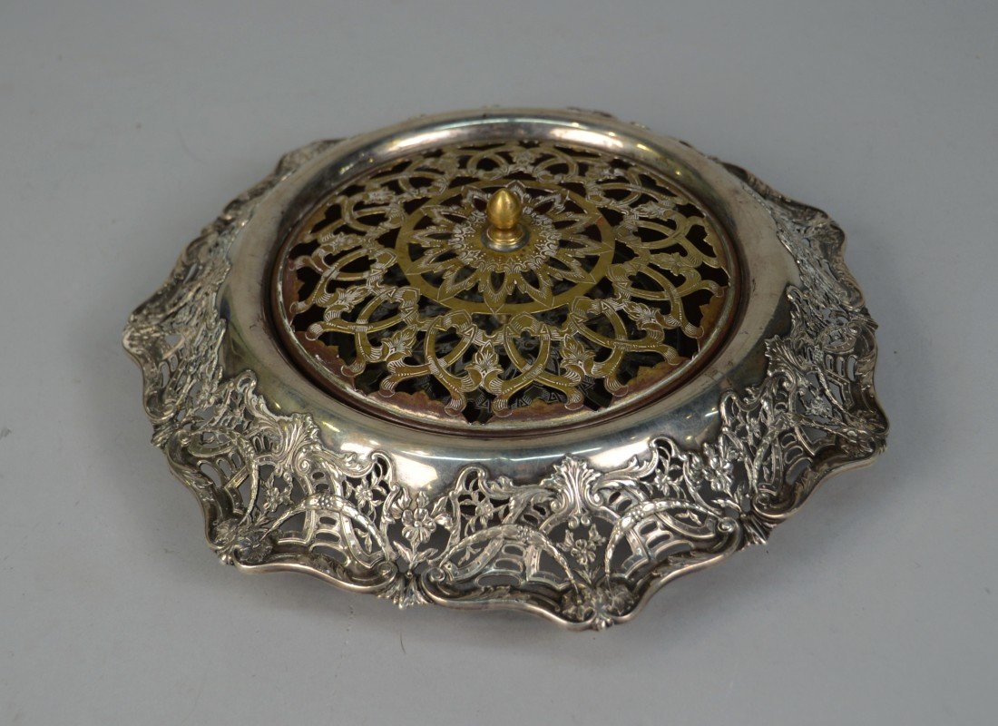 AMERICAN SILVER RETICULATED BOWL, BLACK, STARR & FROST;: AMERICAN SILVER RETICULATED BOWL, BLACK, STARR & FROST; with copper inset and silver plated floral grid; diameter: 12 1/2 inches; weight: 24 ozs.