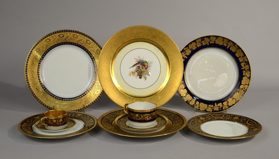 LARGE ASSEMBLAGE OF BAVARIAN COBALT AND GILT DECORATED: LARGE ASSEMBLAGE OF BAVARIAN COBALT AND GILT DECORATED CHINAWARE; Comte Marrach Karlsbad / Hutschenreuther, makers/retailers including: 12 grape leaf design plates, diameter: 9 3/4 inches; 13 plates, 