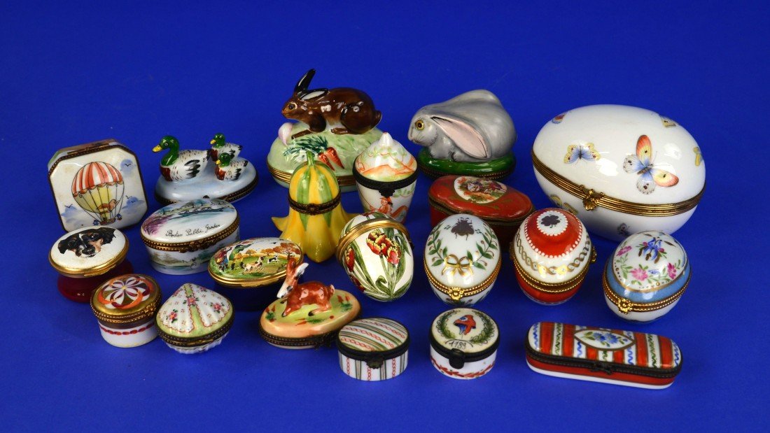 COLLECTION OF LIMOGES AND OTHER PORCELAIN AND ENAMEL: COLLECTION OF LIMOGES AND OTHER PORCELAIN AND ENAMEL BOXES;