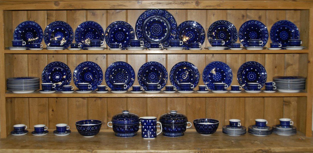 LARGE SERVICE OF ARABIA FINLAND DINNER WARE, mid: LARGE SERVICE OF ARABIA FINLAND DINNER WARE, mid century; Valencia pattern by artist Ulla Procope; including: 37 dinner plates, diameter: 10 1/4 in.; 26 small plates, diameter: 9 3/4 in.; 21 tea cups