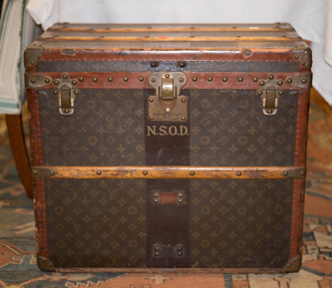LOUIS VUITTON TRUNK;: LOUIS VUITTON TRUNK; #796053; height: 21 in.; width: 24 in.; depth: 15 in.