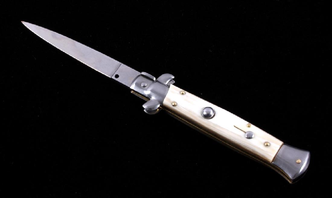 Frank Beltrame Italian Stiletto Switchblade Knife: This is a Frank Beltrame stiletto switchblade knife with a honey horn handle. The knife features a bayonet style blade marked "Frank B. Italy". The switchblade knife is in very good condition with a s