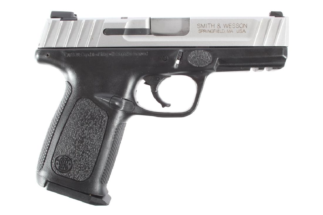 Smith & Wesson SD40 VE .40S&W Semi-Auto Pistol: You are bidding on a Smith & Wesson SD40 VE .40S&W Semi-Auto Pistol. The pistol features 4" barrel, 14 round magazine, polymer frame, and stainless steel slide. The Smith & Wesson SD VE is a polymer-f