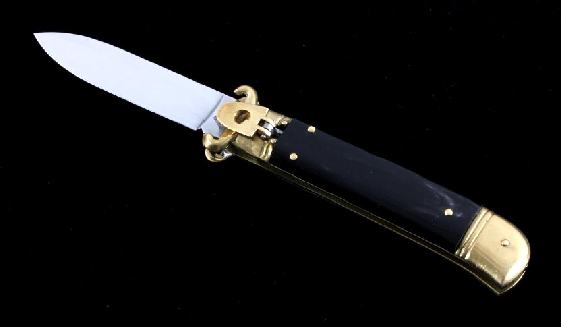 Italian Buffalo Horn Shot Puller Switchblade Knife: This is an Italian made buffalo horn lever lock switchblade shot shell puller knife. The knife features a genuine buffalo horn handle set with a hardened steel blade that is marked "AKC Italy" and bra