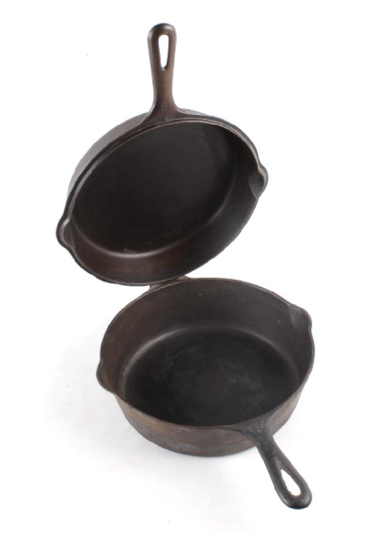 Griswold Cast Iron Double Skillet c. 1930-1940: Featured in this lot we have a cast iron Griswold double skillet, originating from 1930-1940. The skillets are size number 80 Griswold cast iron double skillets. The top is marked "No 80 - Griswold - 