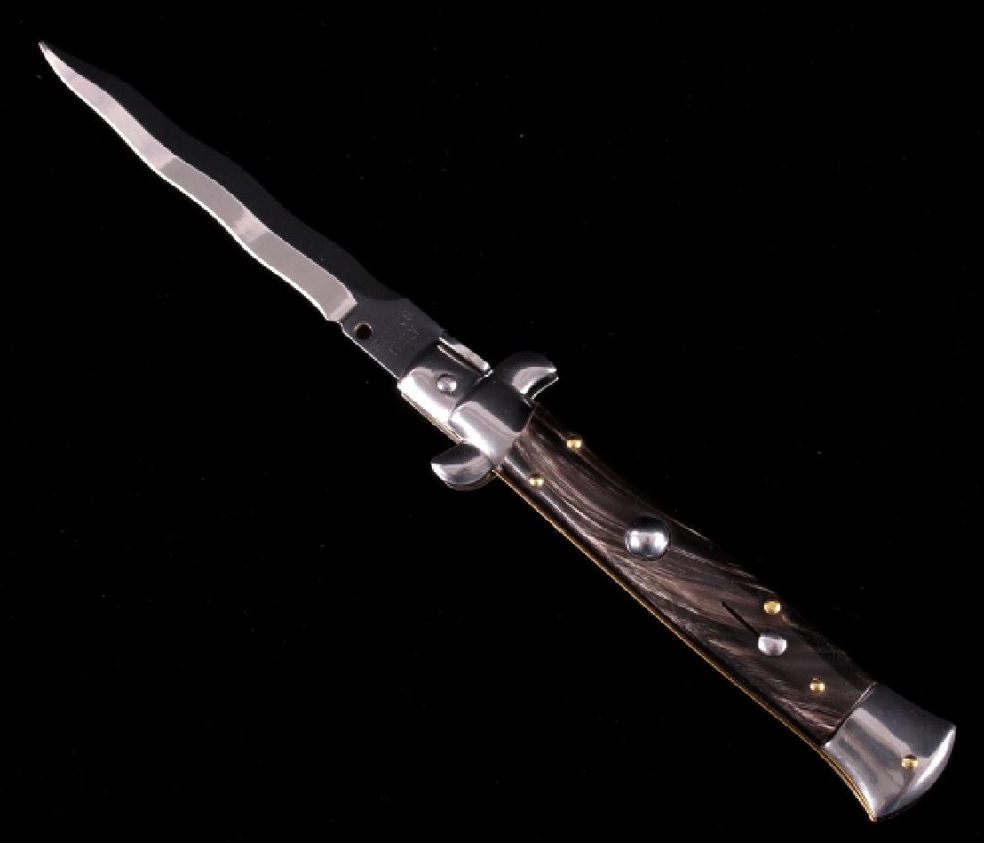 Frank Beltrame Italian Stiletto Kriss Switchblade: This is a Frank Beltrame stiletto switchblade knife with a buffalo horn handle. The knife features a kriss blade marked "Frank B. Italy". The switchblade knife is in very good condition with a strong 