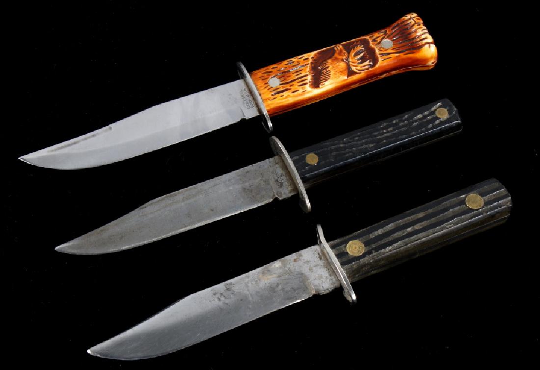 Set of 20th Century Fighting Buck Knives: Featured in this lot we have a set of three fighting buck knives originating from the mid to late 20th century. The knives each show a buck knife shape blade with some slight variation. The first of t
