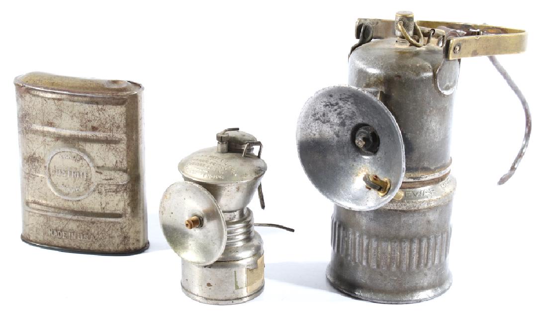 1940'-50's Miners Carbide Lamps & Carbide Flask: Included in this lot we have a pair of miners carbide lamps and a sliding top carbide flask originating from the 1940's to 1950's. The set includes a Dewar carbide lamp, a Baldwin carbide lamp, and a 