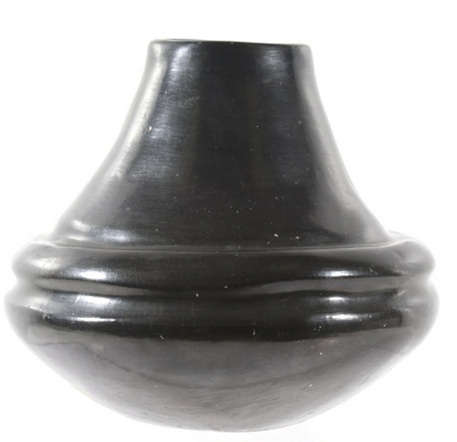 Santa Clara Black on Black Pottery c1920 ex-Sundog: This is an exceptional large black on black pottery jar or bowl from the Santa Clara Pueblo Native American Indians dating from circa 1920 from the historic Sundog Bruce VanLandingham collection. The 