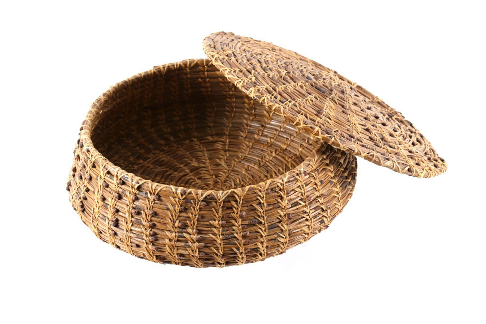 Inuit Eskimo Pine Needle Lidded Basket c 1940-1950: The lot features an Inuit Eskimo Native American Indian pine needle hand-woven lidded basket dating to circa 1940-1950’s. The basket shows coils made entirely of strands of pine needles and tree sap