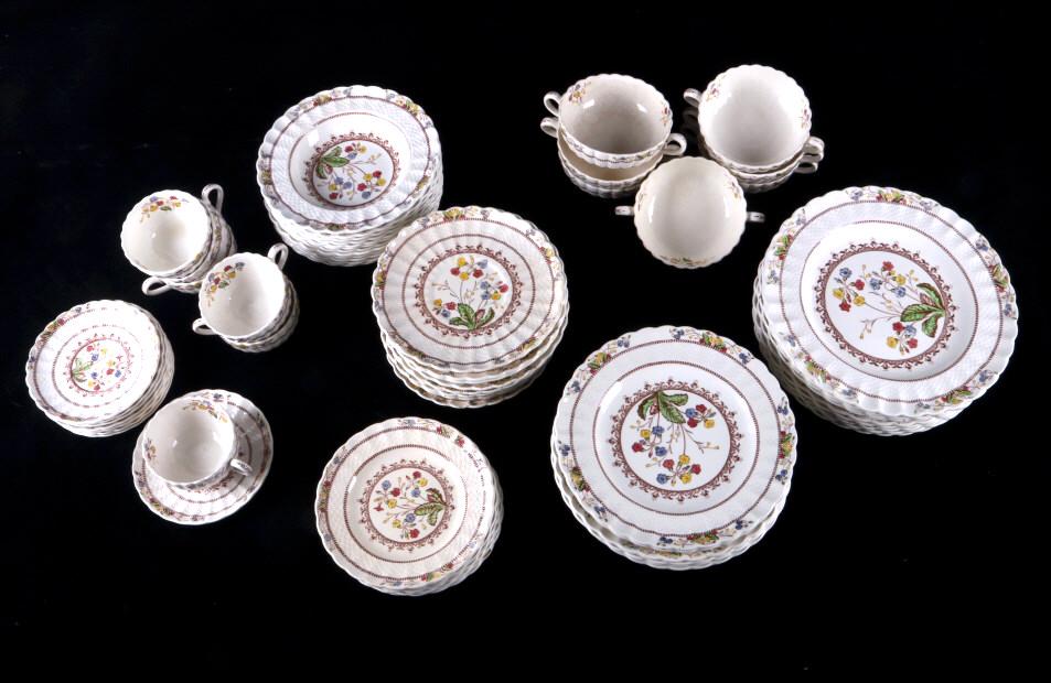 Set of Spode Dinner Wear: Offered for your consideration in this lot is a set of Spode dinner wear. Itch item is marked S.713. Spode Copeland England "Spode's Cowslip". The items have a basket weave edge with a boarder of coun